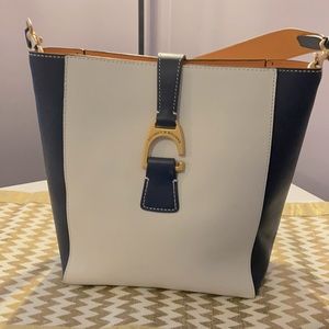 Stylish two-tones D&B bag